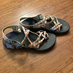 Chaco women’s sandals - size 9 - adjustable strap - gray base